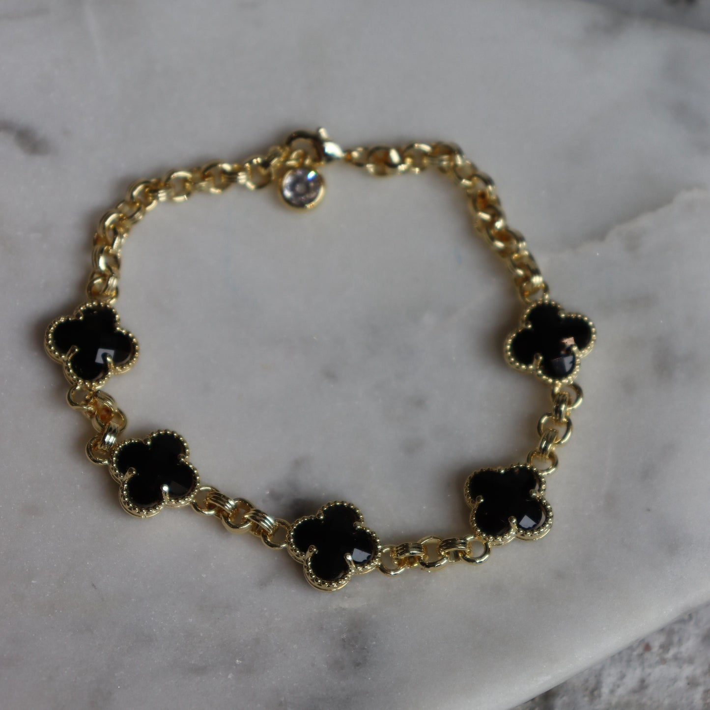 Clover Bloom – Noir